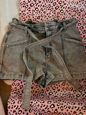 Universal Thread Washed Black Paperbagie Tie-Waist Denim Shorts